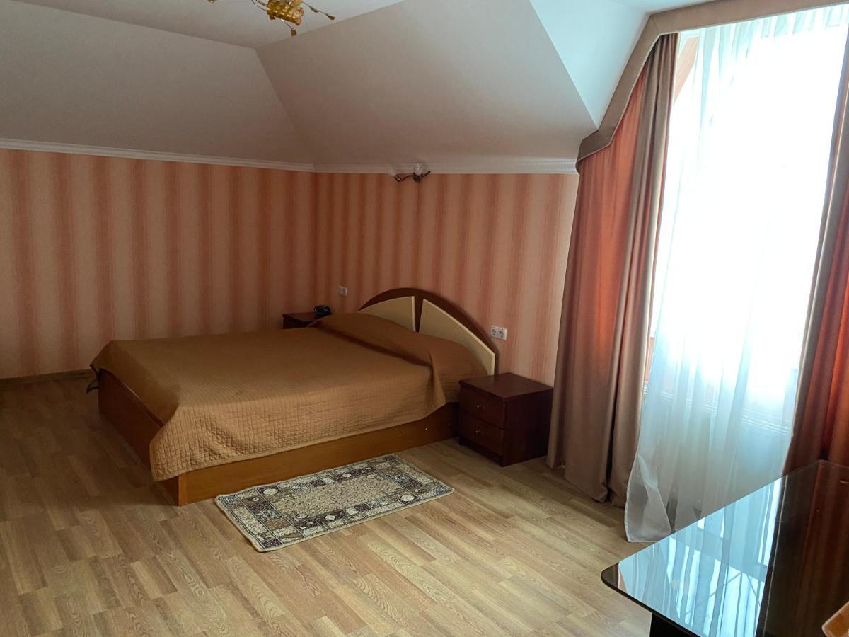 Гостинний Маєток Hotel Myla Exterior foto