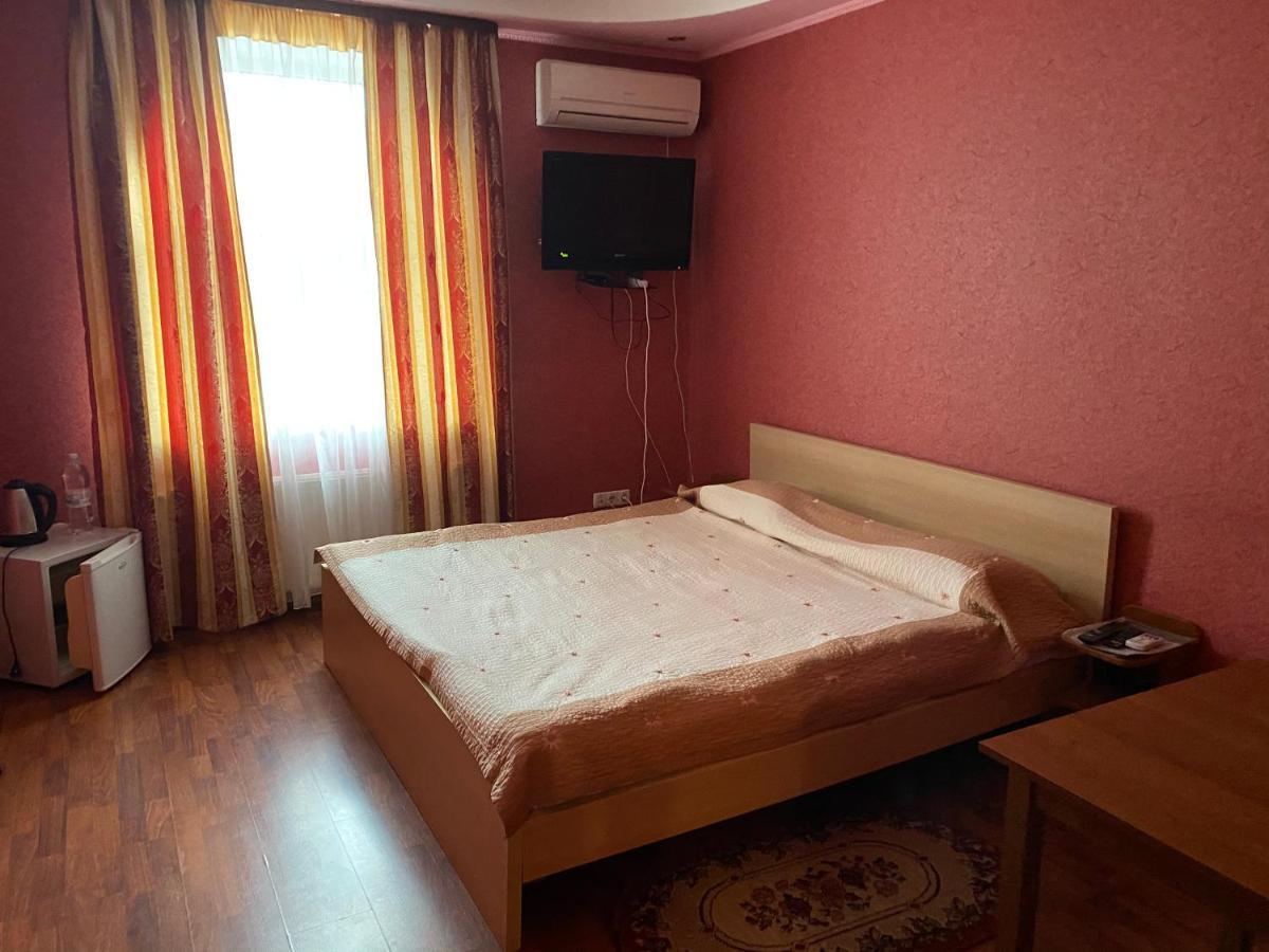Гостинний Маєток Hotel Myla Exterior foto
